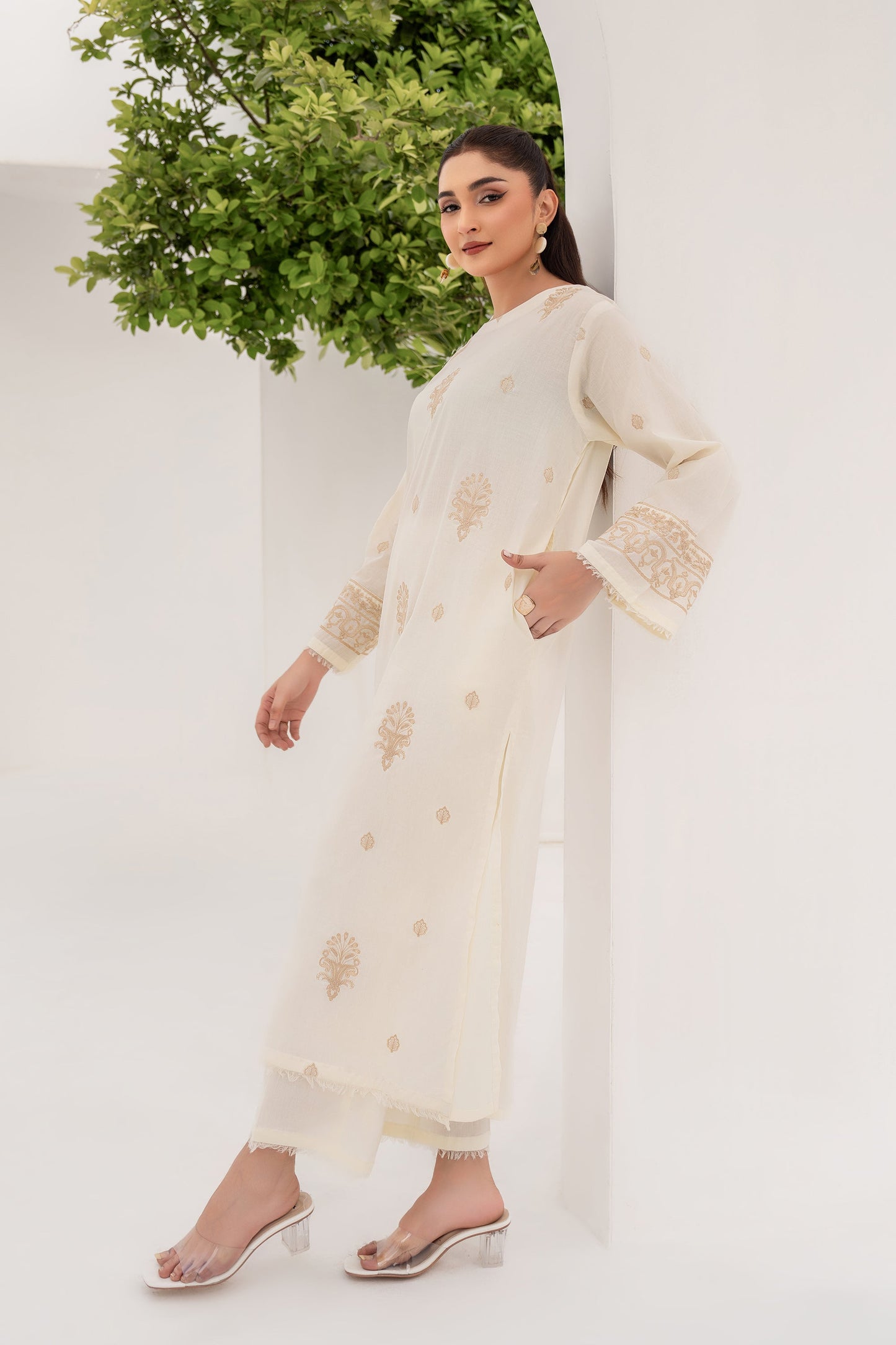 Daisy - 2 Piece Embroidered Stitched Lawn Suit